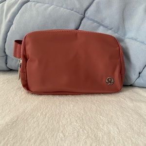 Lululemon everywhere belt bag